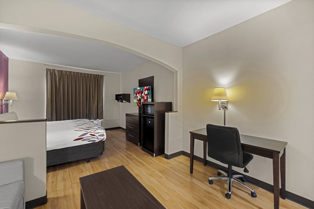 Superior Room, 1 King Bed, Non Smoking - Photo 5