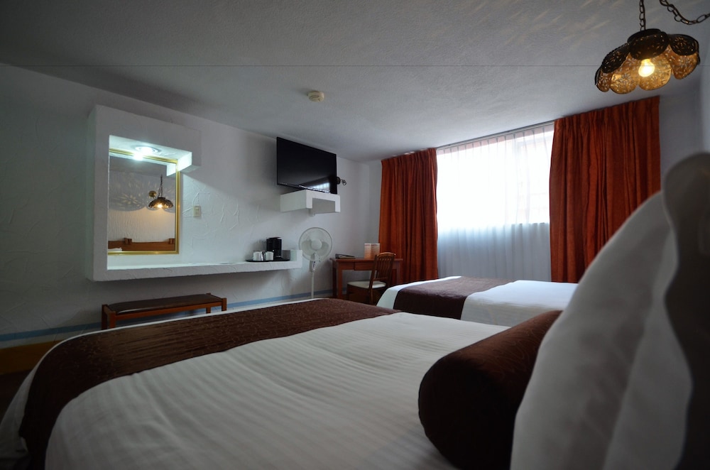 Room, 2 Double Beds, Non Smoking - Photo 8