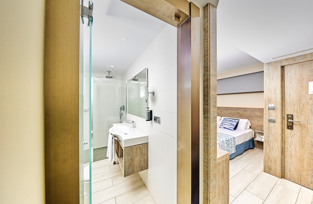 Suite, Sea View (Quintuple Room)