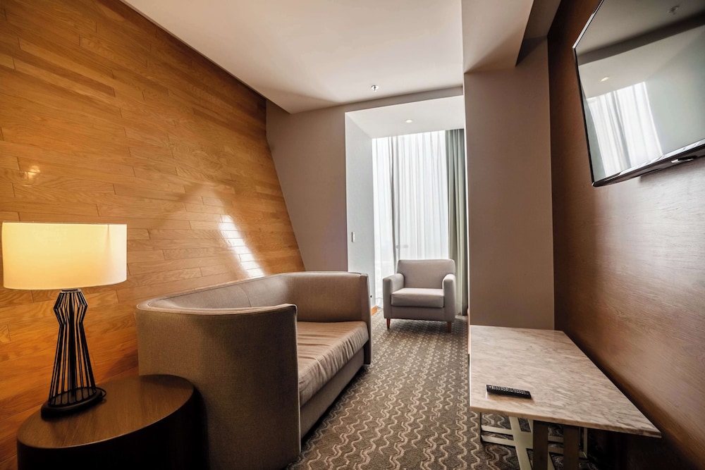 Junior Suite, 1 King Bed, Non Smoking - Photo 5
