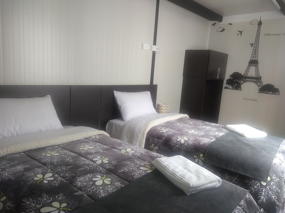 Standard Twin Room - Photo 1