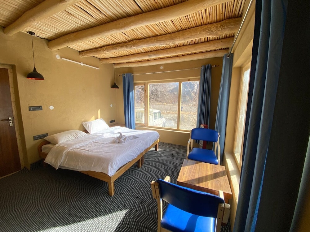 Deluxe Room - Photo 5
