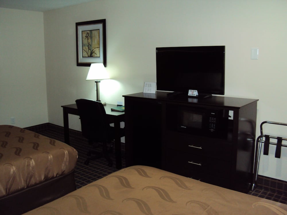Standard Room, 2 Queen Beds, Non Smoking - Photo 6