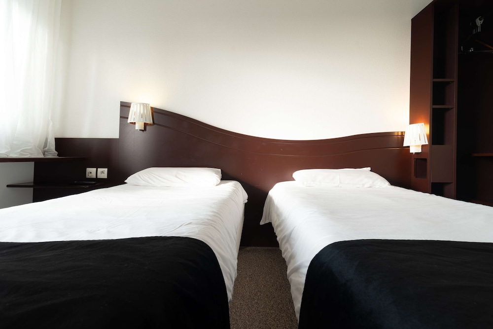 Standard Room, 2 Twin Beds - Photo 4