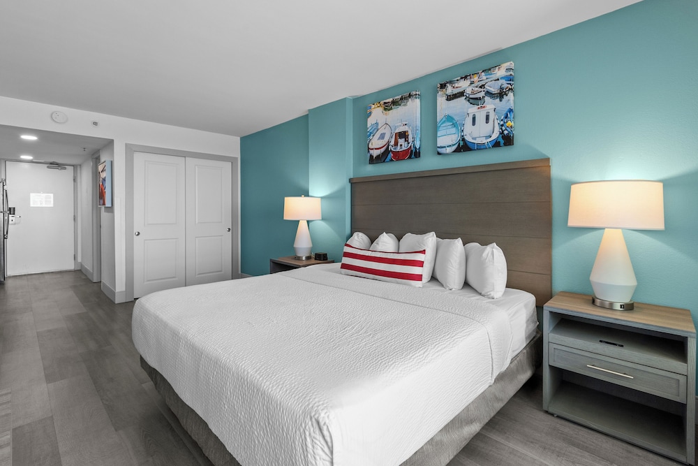 Pinnacle Oceanfront Deluxe King Efficiency - Photo 4