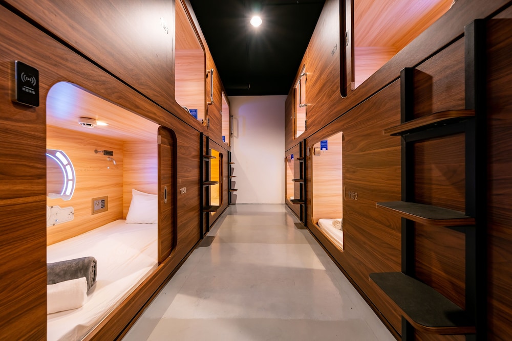 Room for 8 (8 Single Bed Capsule), Non Smoking