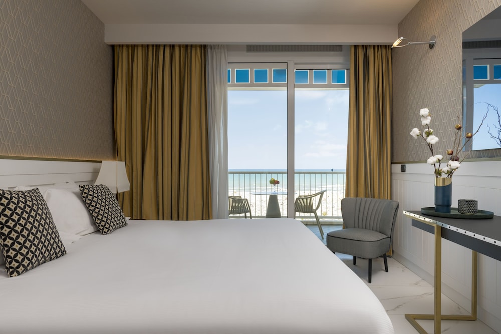 Comfort Room, Balcony, Sea View - Photo 10