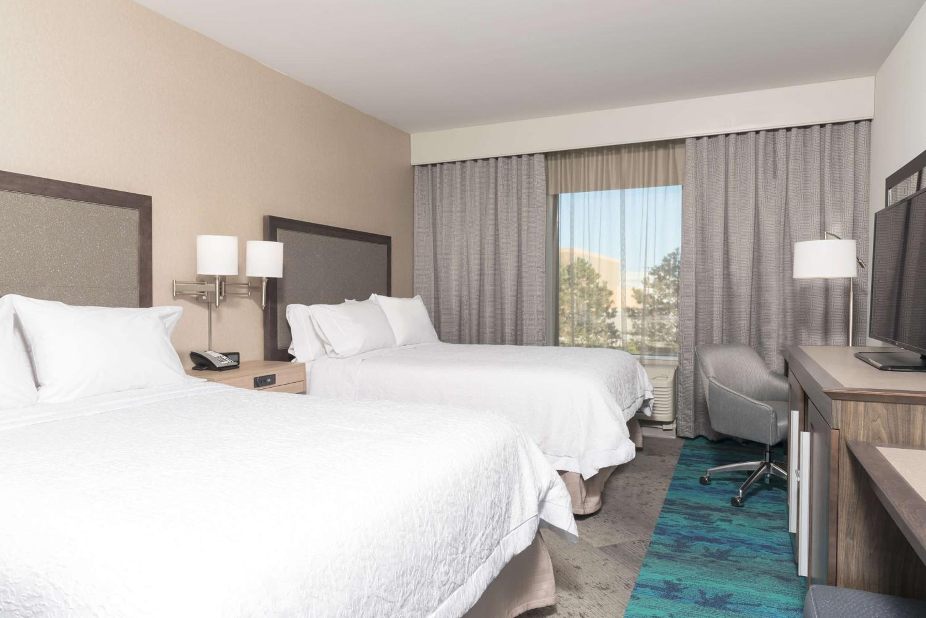 Premium Queen Studio with Two Queen Beds - Non-Smoking photo 3