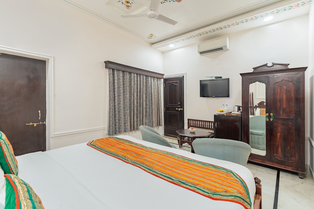 Royal Room photo 2