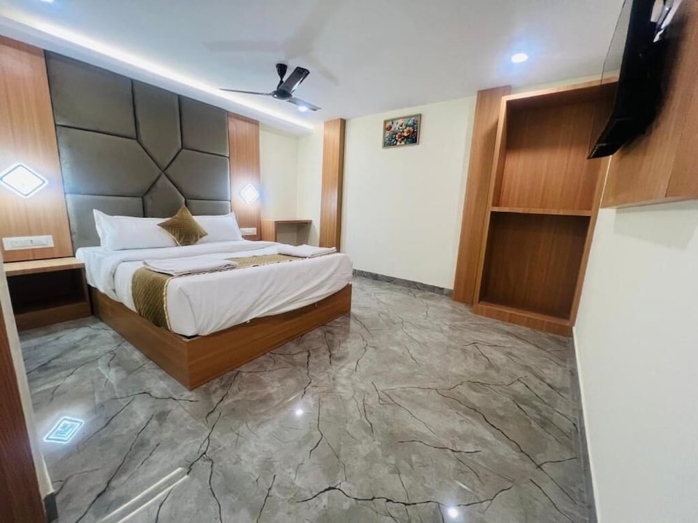 Deluxe Room, 1 Double Bed, City View