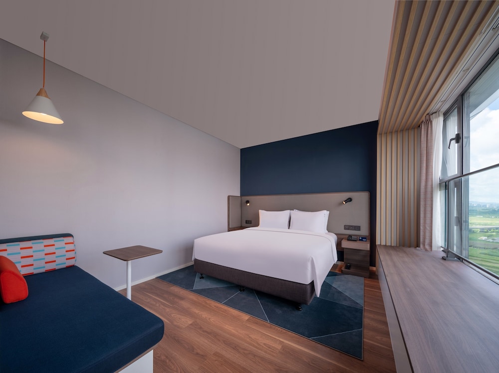 Room, 1 King Bed (Extra Floor Space)