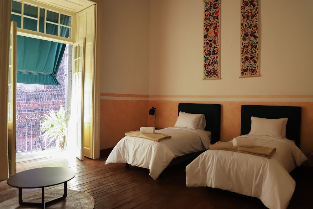 Studio, 2 Twin Beds - Photo 1