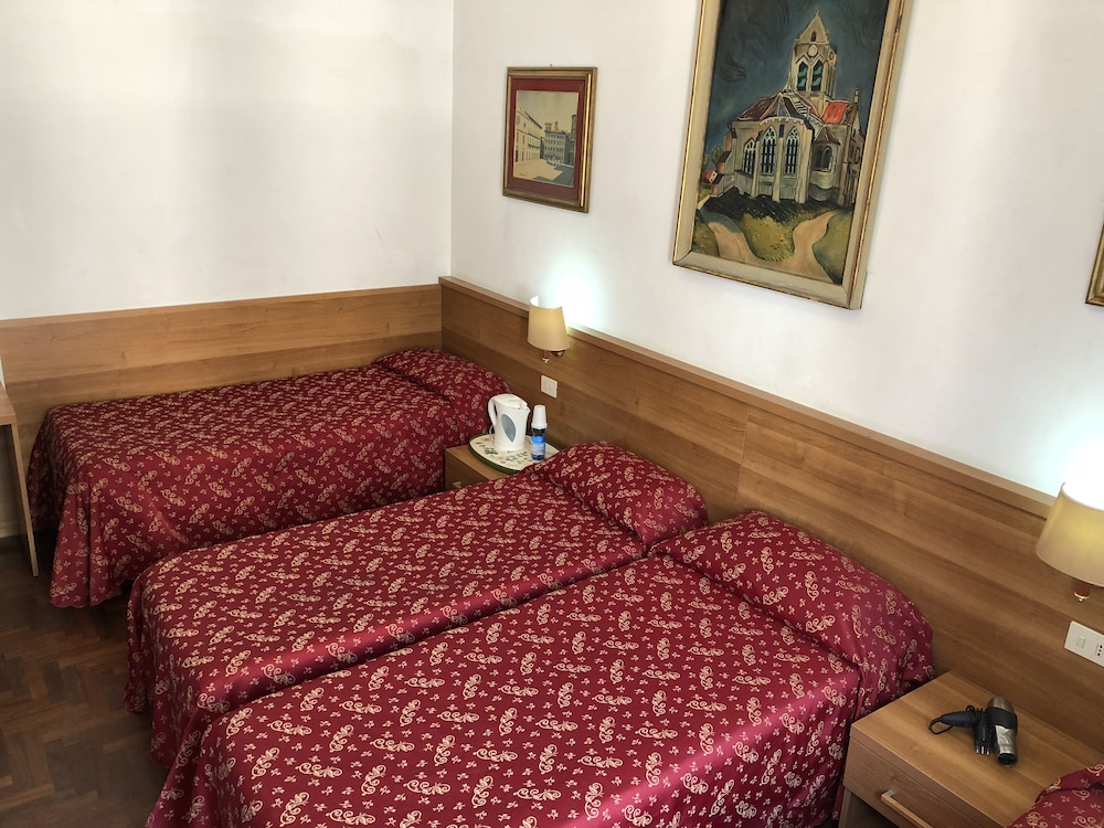 Family Quadruple Room photo 3