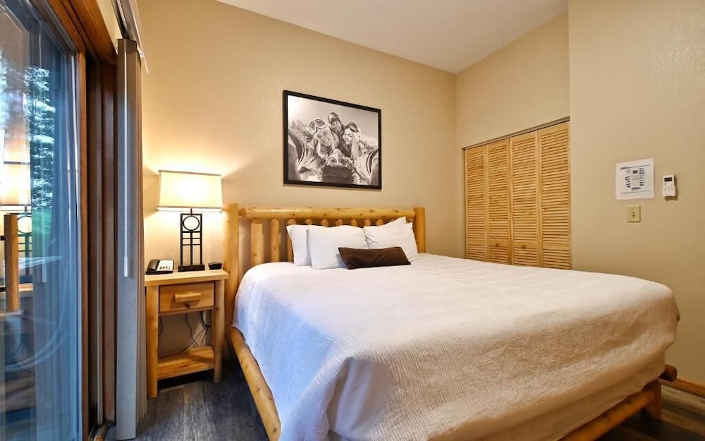 Suite, 1 Bedroom, Mobility Accessible (Cedar Haus, 1 King bed) - Photo 1