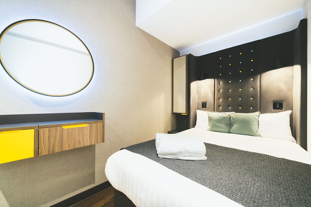 Double Room, No Windows