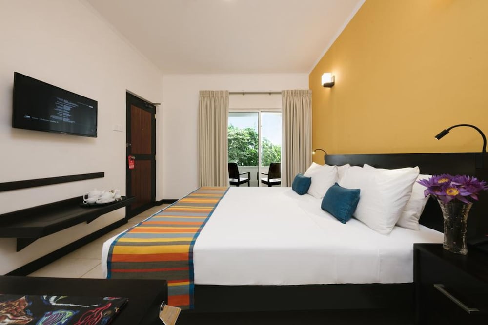 Superior Room, Partial Sea View - Photo 2