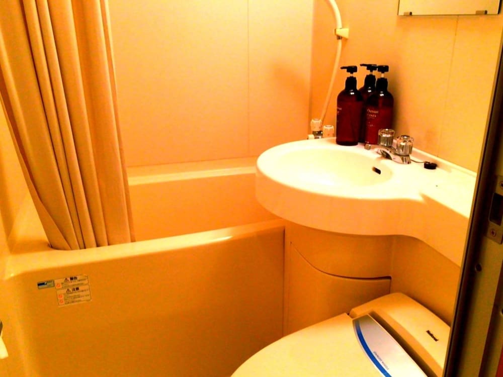Economy Twin Room, Private Bathroom photo 2