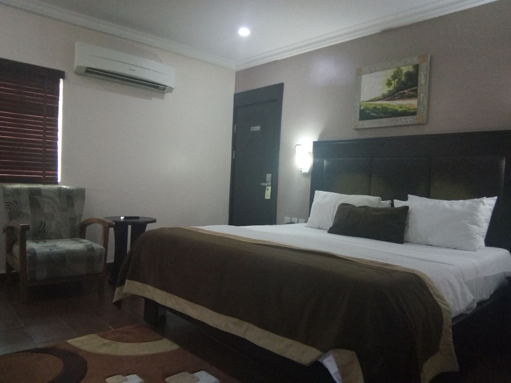 Executive Double Room, 1 Queen Bed, Non Smoking, Pool View photo 2