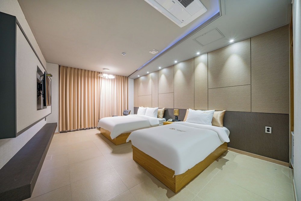 Family Twin Room