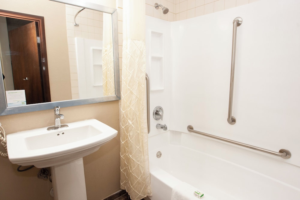 Room, 1 King Bed, Accessible, Non Smoking (Mobility,Tub w/Grab Bars) - Photo 3