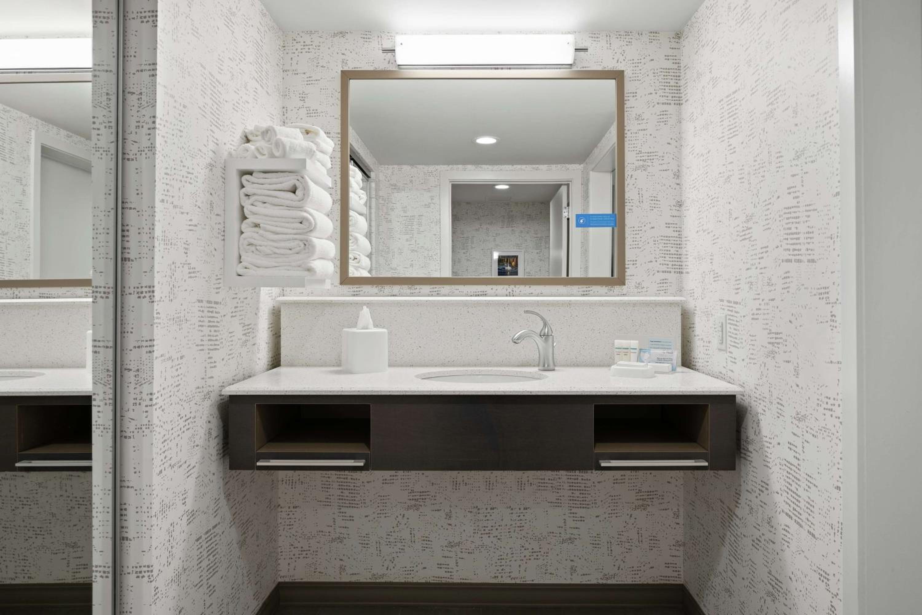 King Studio Suite - Hearing Access/Non-Smoking photo 2