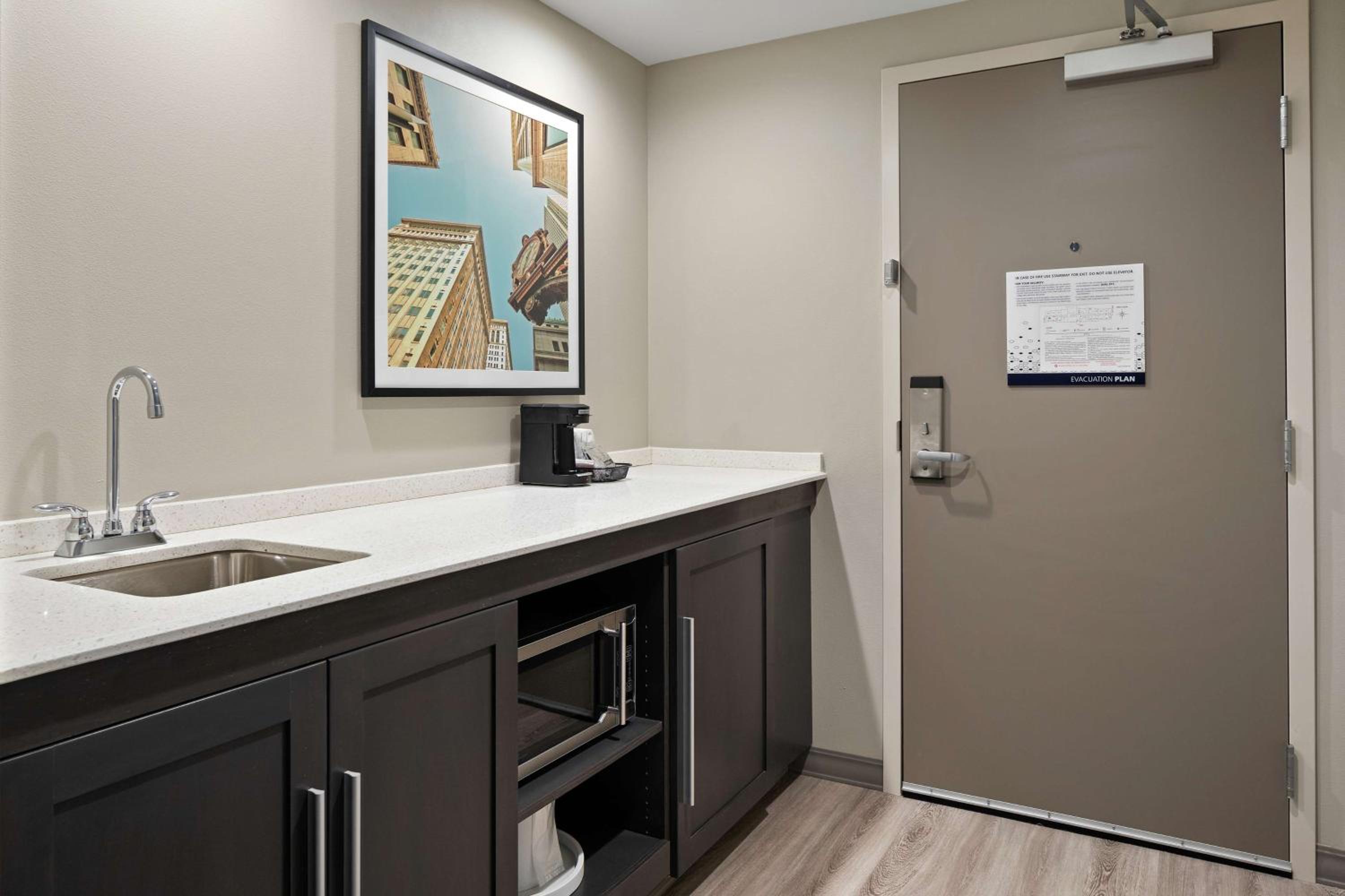 Queen Studio Suite with Two Queen Beds - Hearing Access/Non-Smoking photo 2