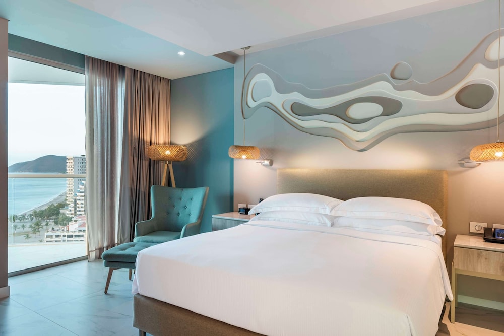 Premium Room, 1 King Bed, Balcony, Ocean View photo 3