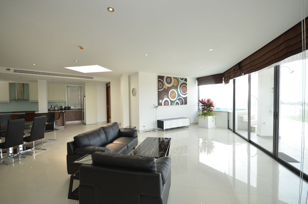 Penthouse 3 bedroom, Seaview, Private Pool