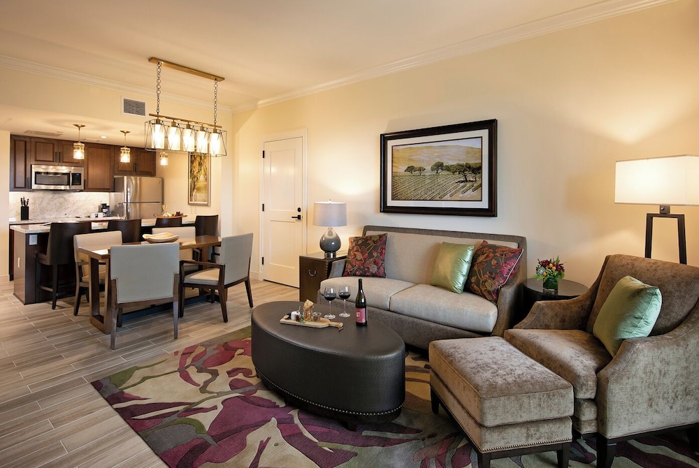Signature Suite, 1 Bedroom - Photo 2