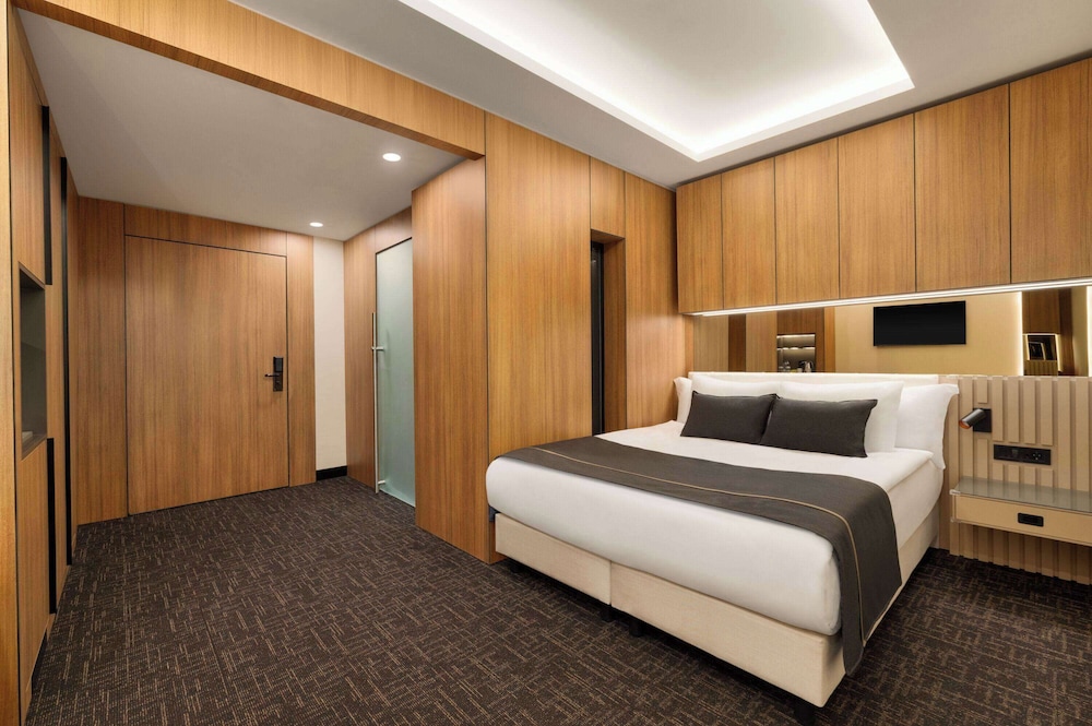 Room, Accessible photo 1