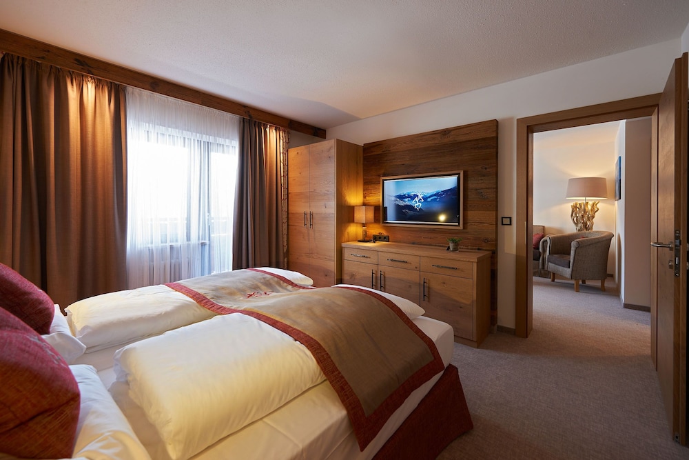 Junior Suite, Patio, Mountain View