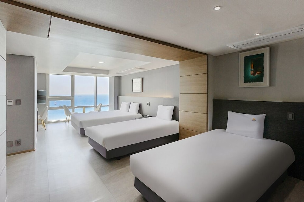 Quadruple Ocean View - Photo 1