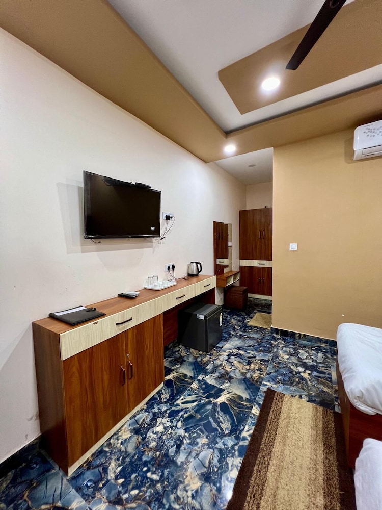 Deluxe Room - Photo 5