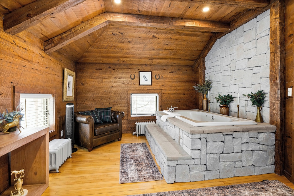 Equestrian Suite photo 2