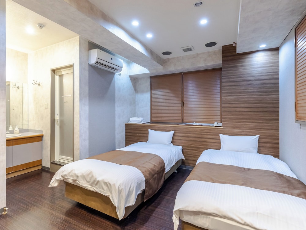Twin Room, Non Smoking - Photo 11