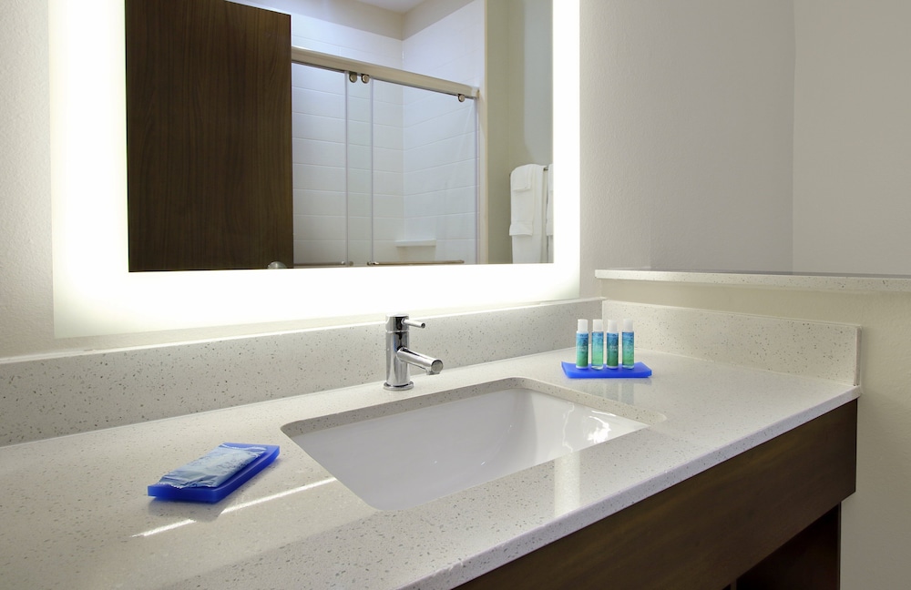 Holiday Inn Express & Suites - Brookshire - Katy Freeway by IHG, Photo 4