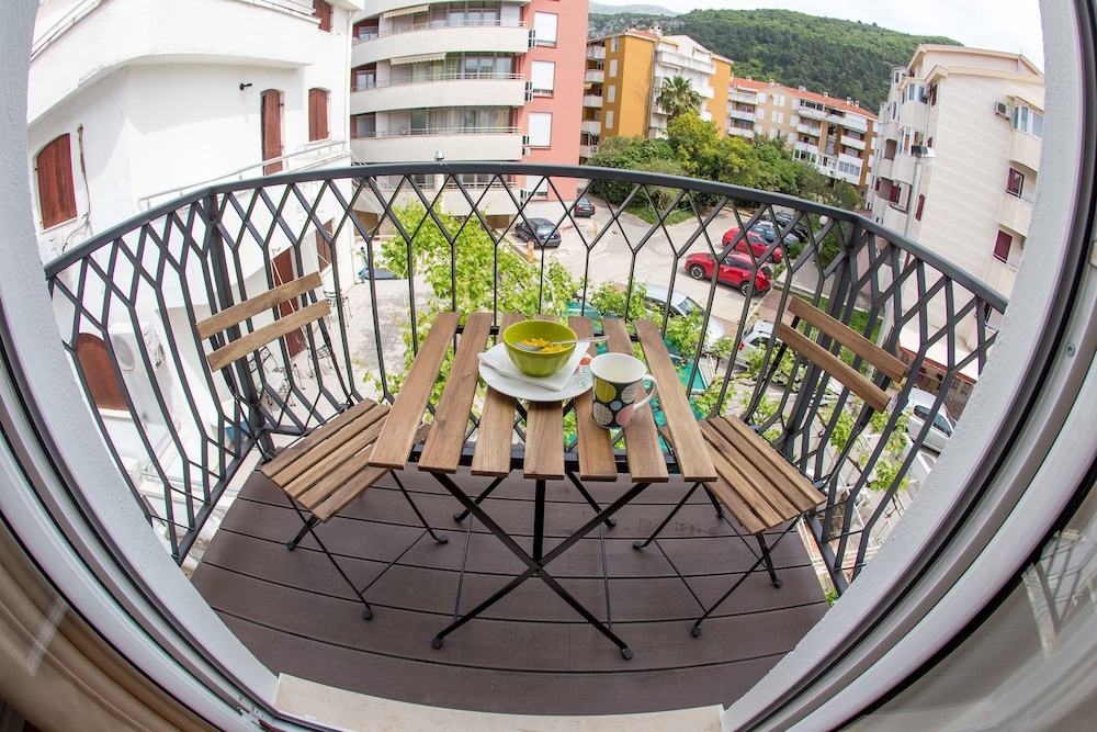 Romantic Double Room, 1 King Bed, Balcony, photo 6