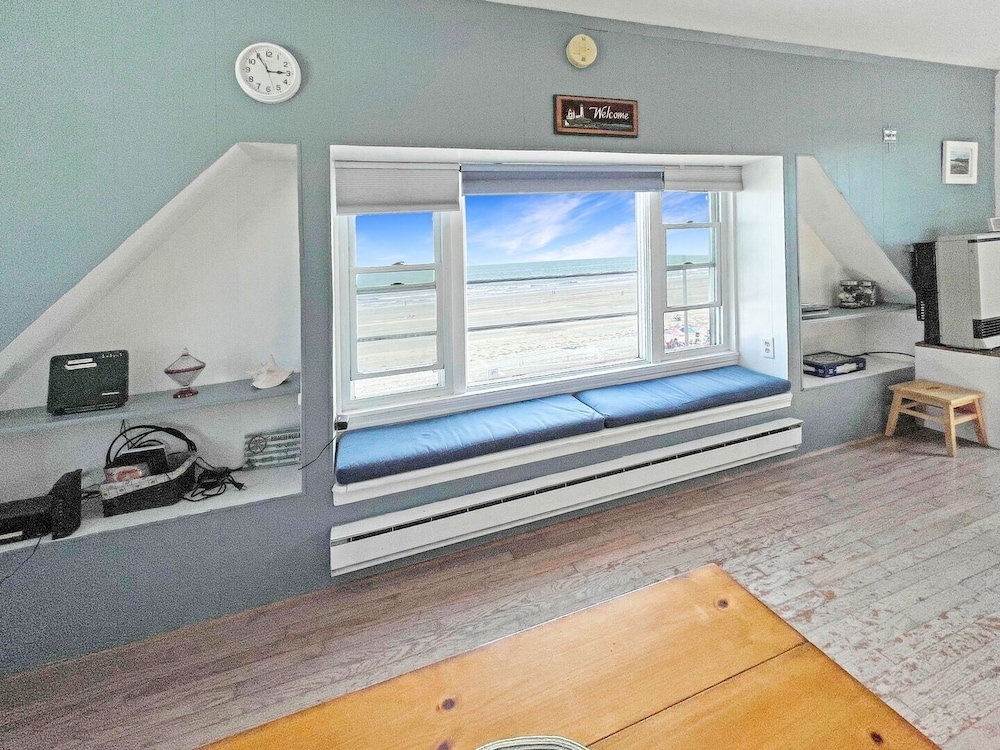 Condo, 2 Bedrooms photo 2