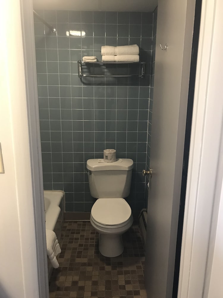 Standard Room, 2 Double Beds, Lake View photo 2