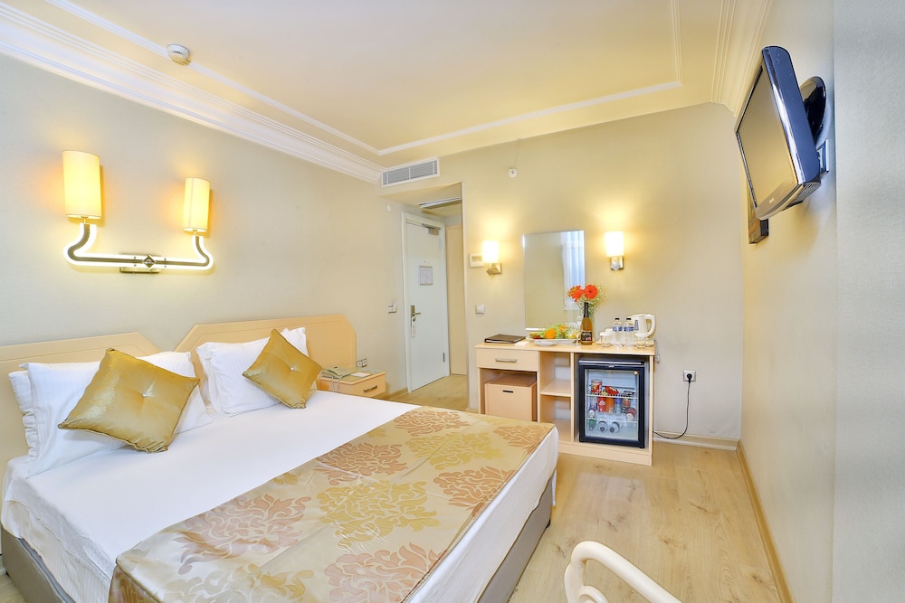 Economy Twin Room photo 2