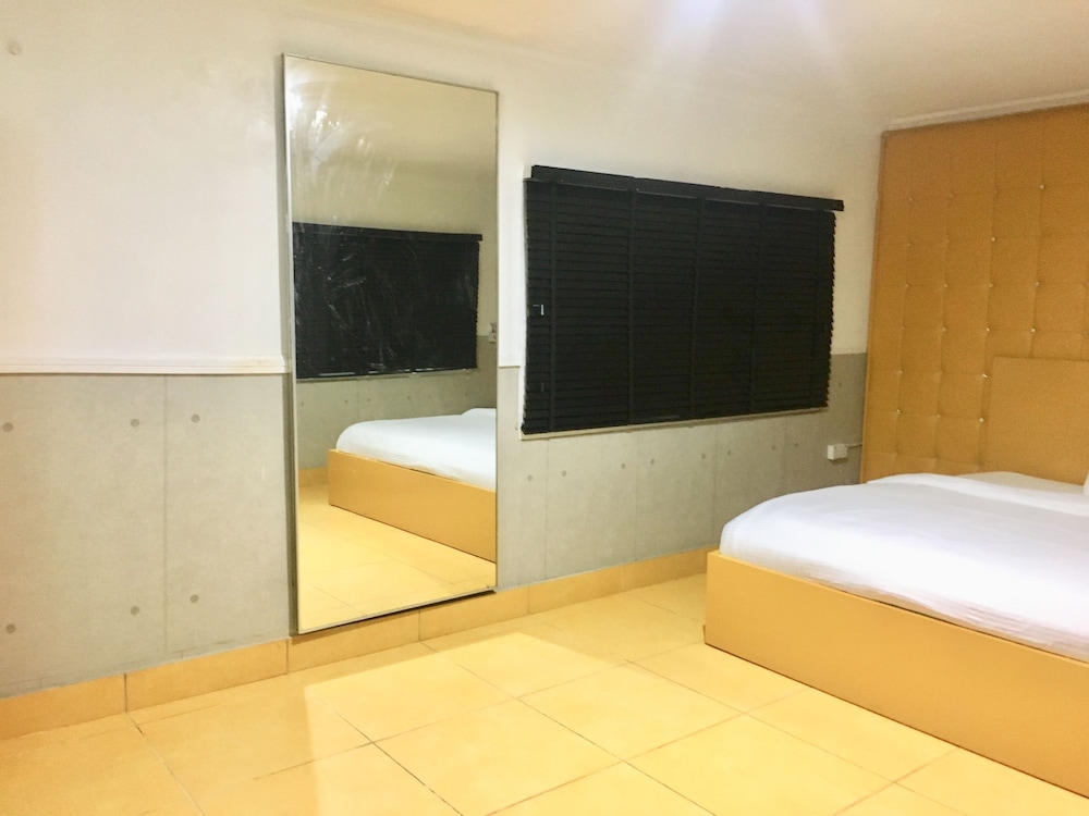 Executive Room - Photo 5
