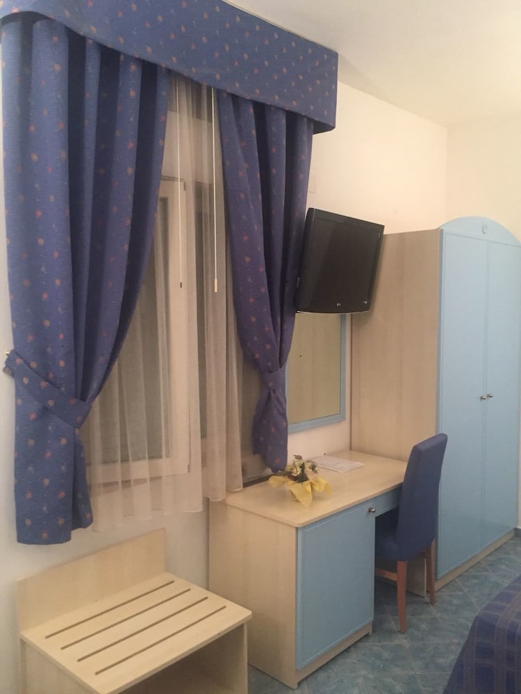 Double Room, 1 Queen Bed photo 2
