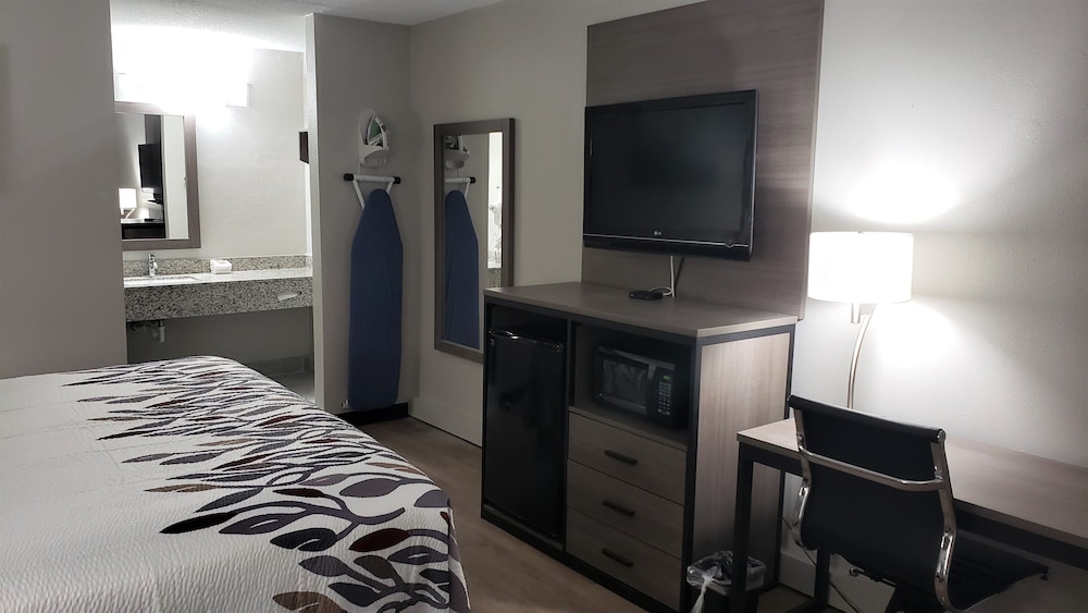 Superior Room, 1 King Bed, Non Smoking - Photo 7