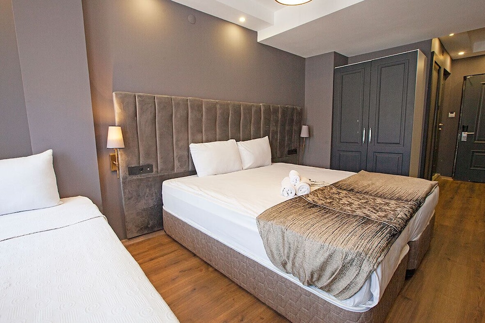 Standard Double or Twin Room photo 3