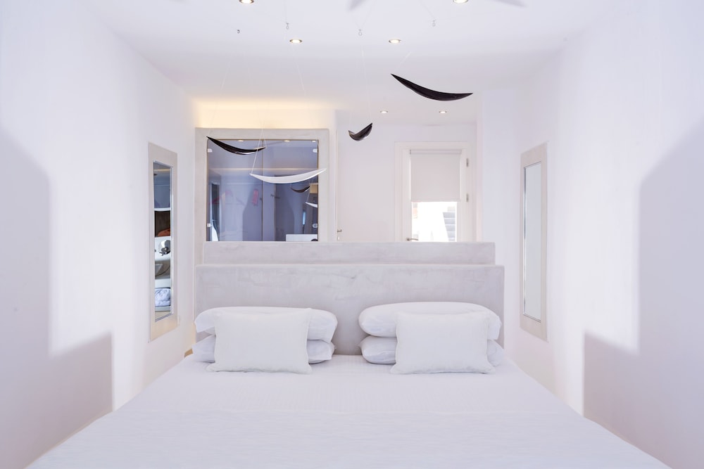 Suite (Plunge Pool Smart & Bold)