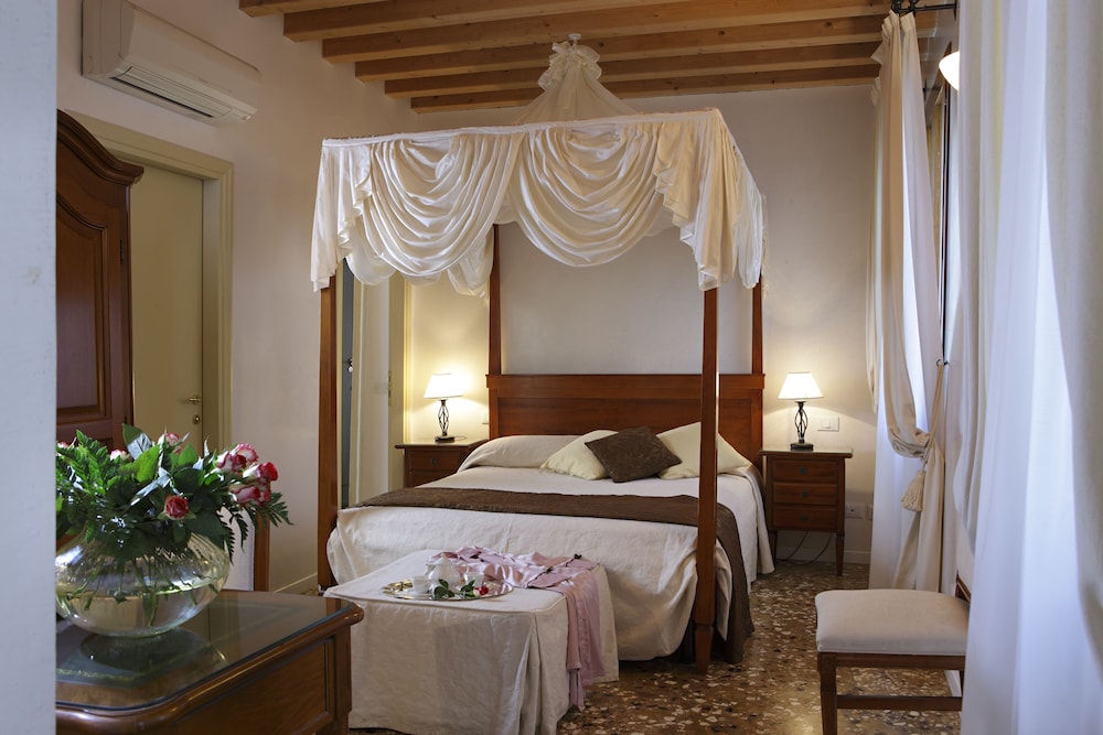 Double or Twin Room photo 1