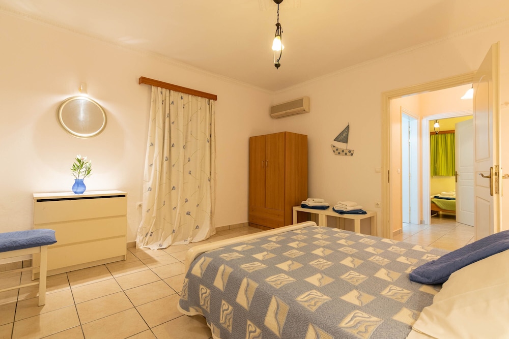 Comfort Villa, 2 Bedrooms, Pool Access, Garden View