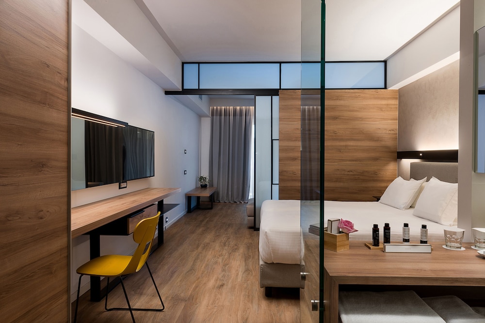 Junior Suite, Pool View