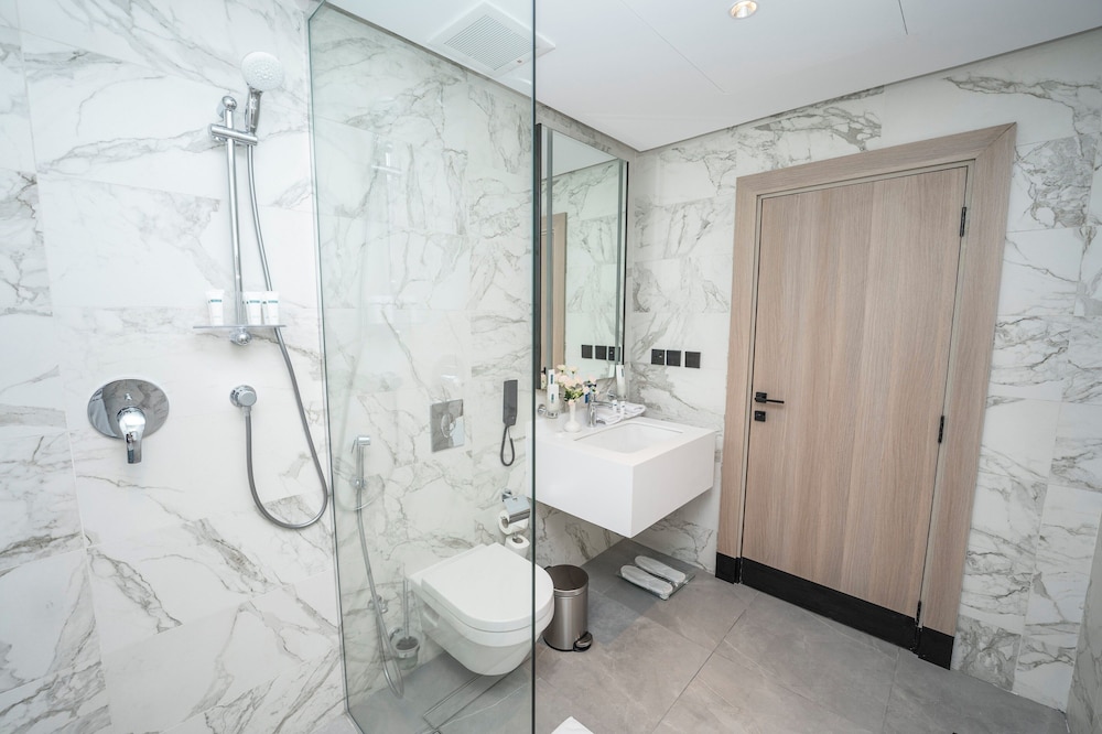 Executive Suite, 1 Bedroom - Photo 13