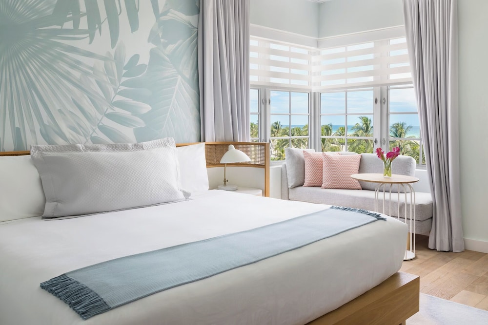 Standard Room, 1 King Bed, Ocean View - Photo 3